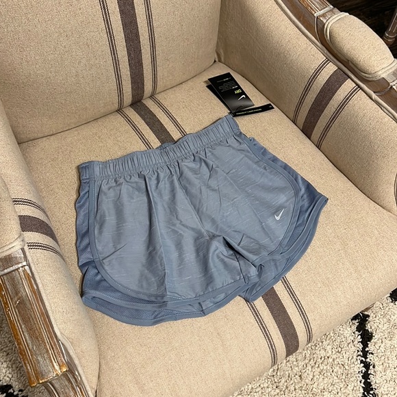 Nike Women’s Running Shorts - Picture 3 of 4